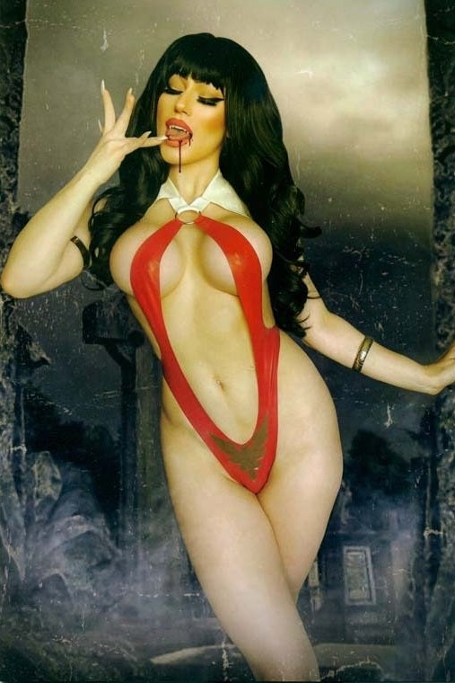 Vampirella: Dark Reflections #4 Comics Elite Cosplay Virgin