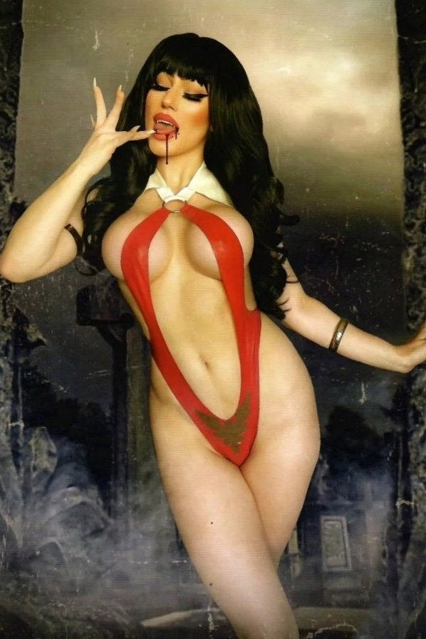 Vampirella: Dark Reflections #4 Comics Elite Cosplay Virgin