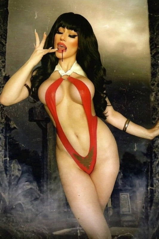Vampirella: Dark Reflections #4 Comics Elite Cosplay Virgin